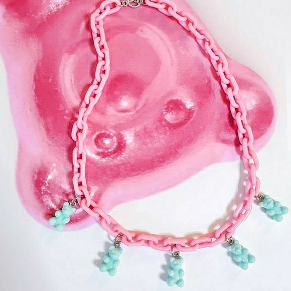 MYSTERY GUMMY BEAR NECKLACE🐻 - Picture 2 of 4